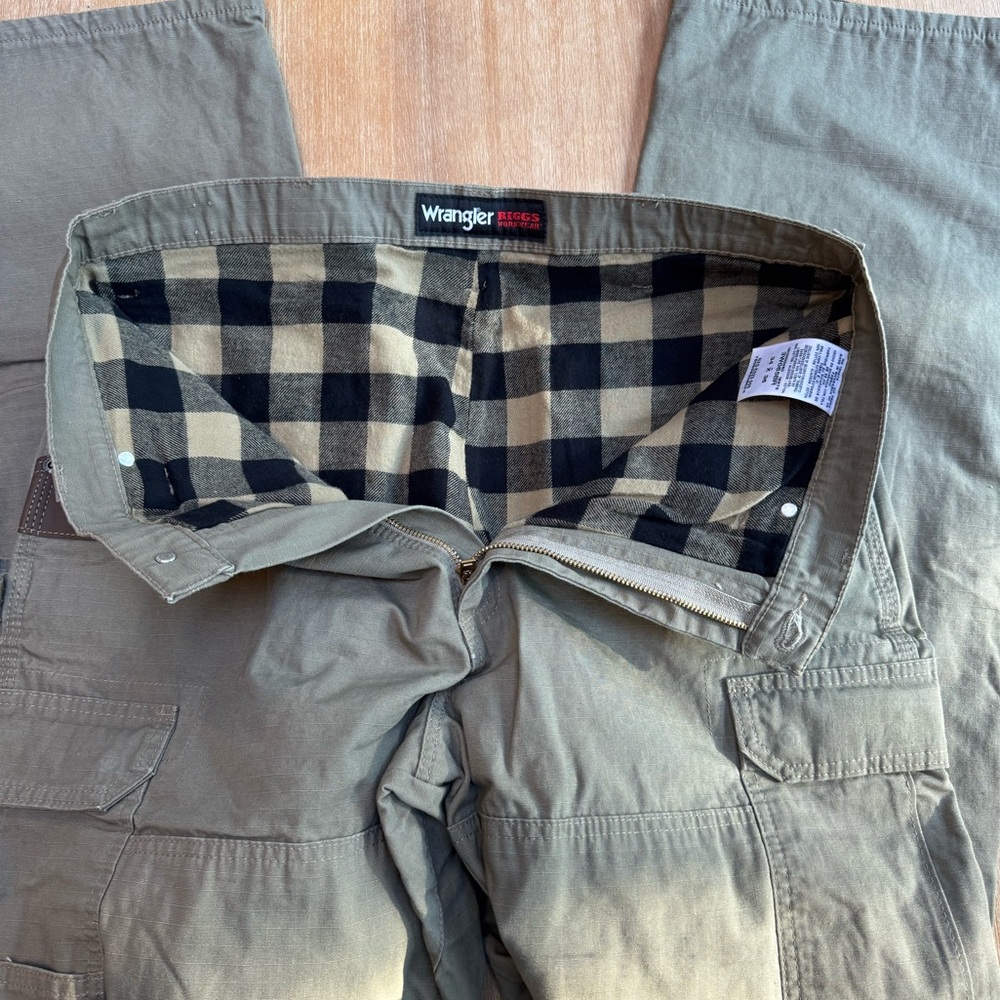 NWOT Wrangler Riggs Workwear. Bark. 34 x 36. Flannel Lining.